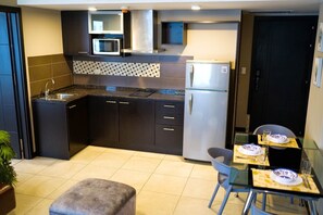 Fridge, microwave, oven, stovetop - Luxury apartment in Puerto Santana ideal for digital nomads and family. (Guayaquil)