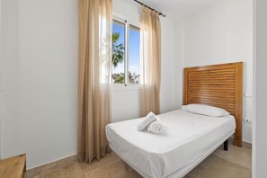 3 bedrooms, iron/ironing board, free WiFi, bed sheets