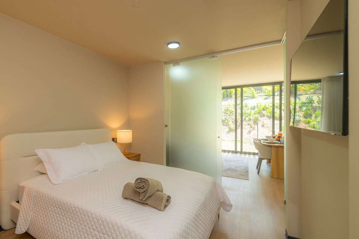1 Schlafzimmer, hochwertige Bettwaren, Verdunkelungsvorhänge
