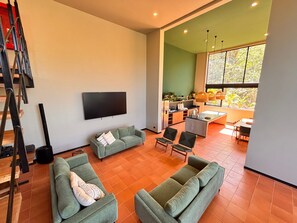 Reception hall - BEE Suites San José - Santa Ana (Santa Ana)