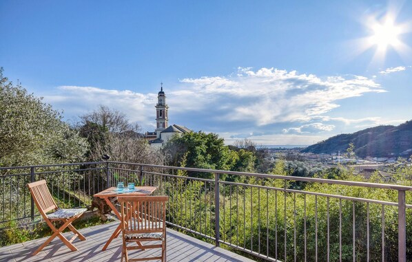 Outdoor dining - Nice home in San Salvatore with WiFi (San Salvatore)