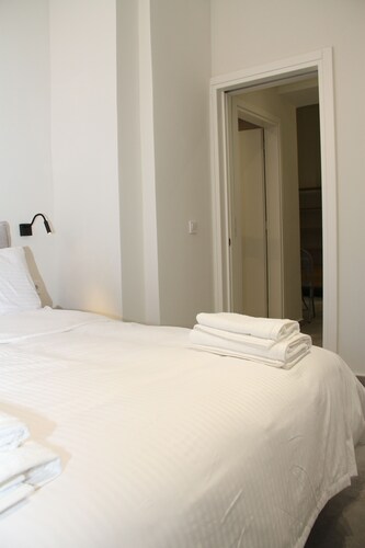 Pirgos Cozy Apartment for 4 by MPS