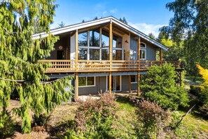 Exterior - Cozy Home•Hot Tub•Sauna•EV Charger•Bay & Dining 5m (Bay City)