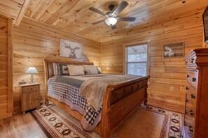 3 slaapkamers, een strijkplank/strijkijzer, wifi, beddengoed