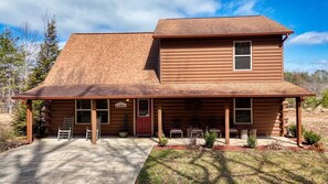 Exterior - Hibernation Station-Pet Friendly-Hot tub (Hiawassee)