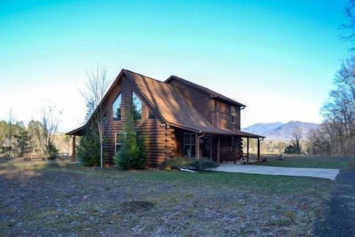 Hibernation Station-Pet Friendly-Hot tub