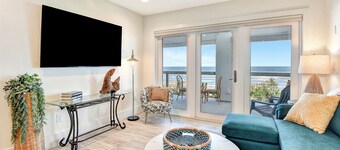 Stunning 7BR Oceanfront Home, Perfect for Groups