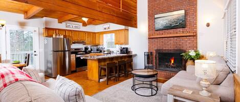 Televisión, chimenea, videojuegos y futbolito