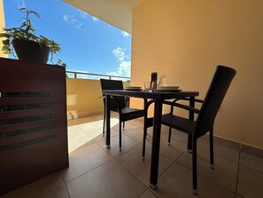 Outdoor dining - Studio Kohai - Town center, parking and AC (Papeete)