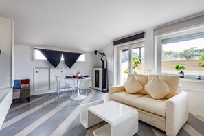 Living area - L'Attichetto di Bubi by Rentbeat (Roma)