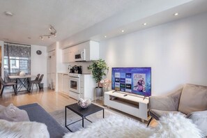 Smart TV - GLOBALSTAY Modern 3Br Condo w/ Balcony DT Toronto (Toronto/Canada)