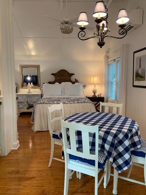 Cottage, Multiple Beds, Patio, Garden View | 5 bedrooms, individually decorated, individually furnished - OAK Avenue 20 (Rehoboth Beach)
