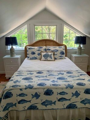 Småhus, flere senger, terrasse, hageutsikt | 5 soverom, individuelt dekorert og individuelt innredet