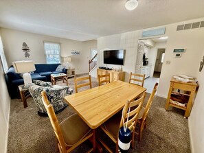 Townhome, Multiple Beds, Patio, Garden View | Living area