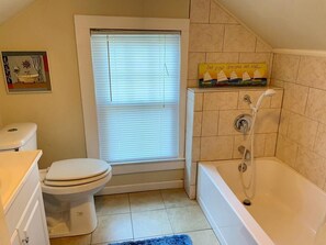 Cottage, Multiple Beds, Kitchen, Garden View | Bathroom