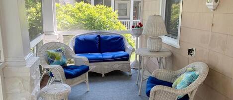 コテージ ベッド (複数台) キッチン ガーデンビュー | リビング エリア