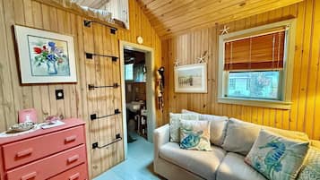 Cottage, 1 Queen Bed with Sofa bed, Kitchen, Garden View | Living area