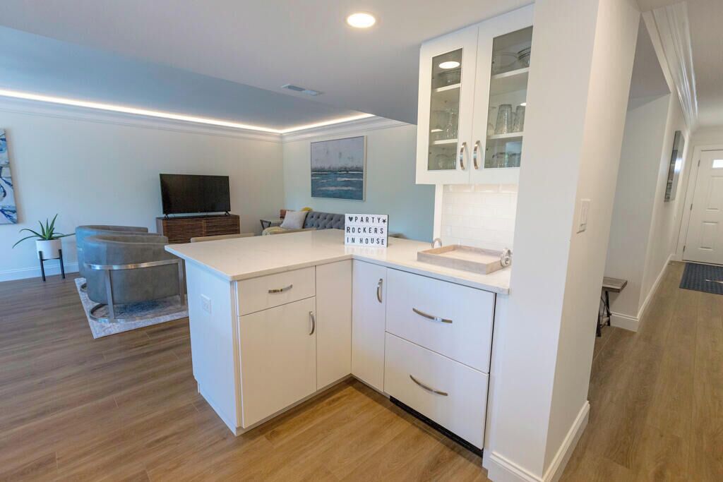 Condo, Multiple Beds, Pool Access, Pool View | Interior