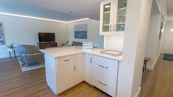 Condo, Multiple Beds, Pool Access, Pool View | Interior