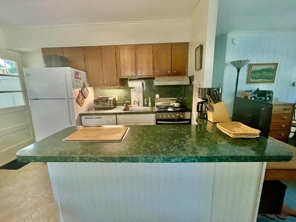 House, Multiple Beds, Kitchen, Garden View | Private kitchen