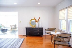 Cottage, Beberapa Tempat Tidur, perapian, pemandangan kebun | Interior