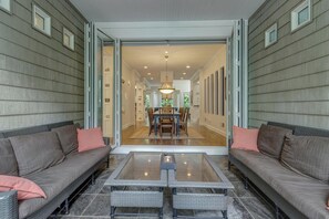 Hus, flere senger, terrasse, hageutsikt | Innvendig