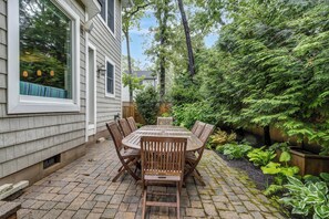 Outdoor dining - Henlopen Avenue 94 (Rehoboth Beach)