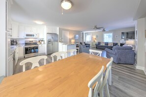 Hus, flere senger, balkong, hageutsikt | Innvendig