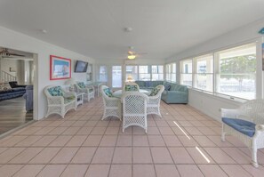 Casa, diversos llits, balcó, vistes al jardí | Interior