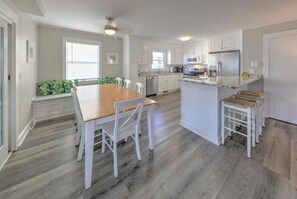 6 bedrooms, individually decorated, individually furnished - Mckinley Avenue 19A (Dewey Beach)