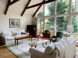 Chaumière, Plusieurs lits, patio, vue sur le jardin | Aire de séjour