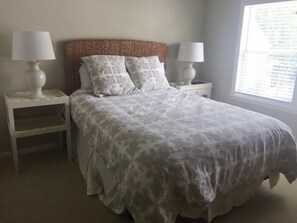 House, Multiple Beds, Kitchen, Garden View | 5 bedrooms, individually decorated, individually furnished - OAK Avenue 47 (Rehoboth Beach)