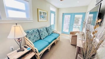 House, Multiple Beds, Fireplace, Garden View | Living area | Fireplace