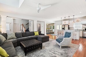 House, Multiple Beds, Kitchen, Garden View | Living area - Tingle Avenue 624 (Bethany Beach)