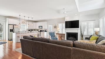 House, Multiple Beds, Kitchen, Garden View | Living area