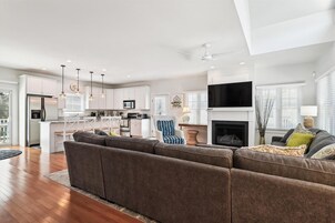 House, Multiple Beds, Kitchen, Garden View | Living area