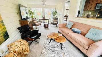 House, Multiple Beds, Patio, Garden View | Living area