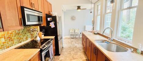 Rumah, Beberapa Tempat Tidur, patio, pemandangan kebun | Dapur pribadi | Mesin pembuat kopi/teh