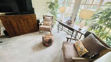 House, Multiple Beds, Patio, Garden View | Living area