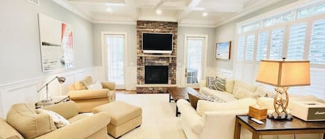 House, Multiple Beds, Balcony, Garden View | Living area