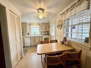 Apartamento, varias camas, cocina, vistas al jardín | Cocina privada | Cafetera o tetera