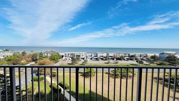 Condo, Berbilang Katil, Balcony, Ocean View | Pemandangan dari bilik