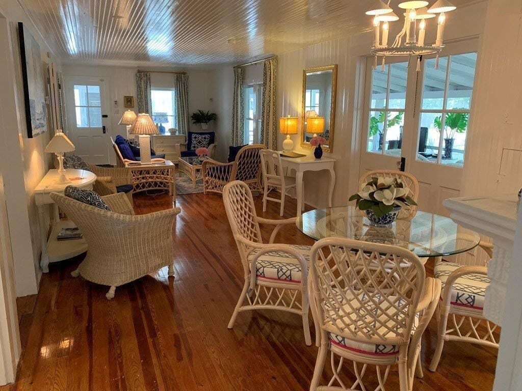 Ferienhütte, Mehrere Betten, Terrasse, Gartenblick | 4 Schlafzimmer, individuell dekoriert, individuell eingerichtet