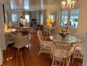 4 habitaciones, decoración personalizada y muebles diferentes 