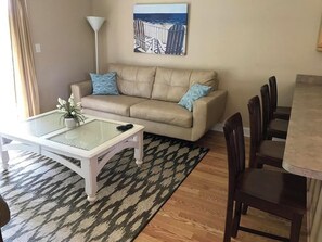 Townhouse, flere senger, terrasse | Oppholdsområde | Peis