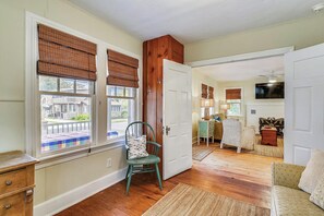 House, Multiple Beds, Patio, Garden View | Living area | Fireplace