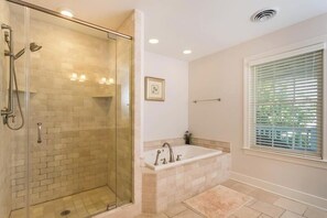 House, Multiple Beds, Balcony, Garden View | Bathroom