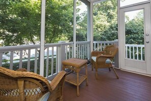 Maison, Plusieurs lits, balcon, vue sur le jardin | Vue de la chambre