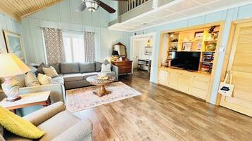 獨棟房屋, 多張床, 庭院, 花園景觀 | 起居區