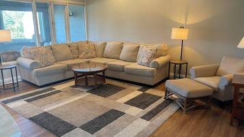 Townhome, Multiple Beds, Balcony | Living area